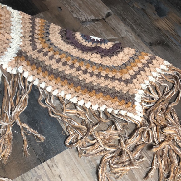 NWOT gorgeous Flook poncho top - Picture 14 of 14